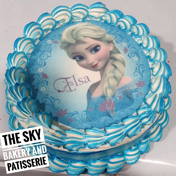 C015 - Small Round Colourful Cake with Elsa Frozen