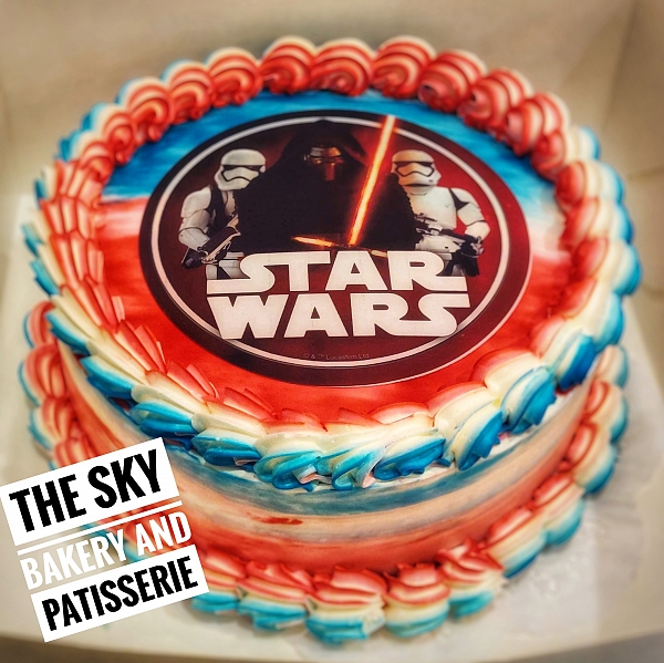 C113 - Large Round Colourful cake with Star Wars