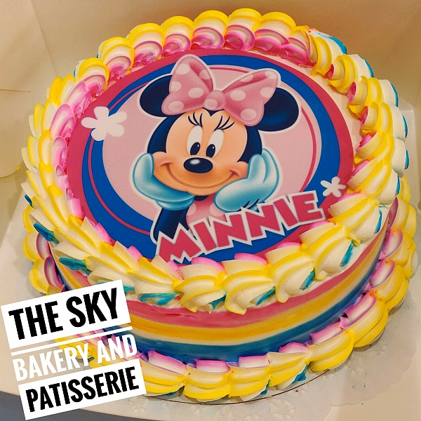 C017 – SMALL ROUND COLOURFUL CAKE WITH MINNIE