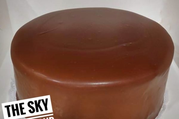 G002 - Small Chocolate Gateau NAKED