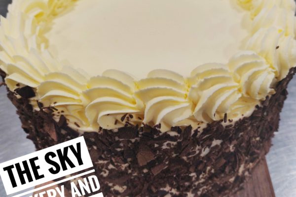 B001 - Small Round BlackForrest